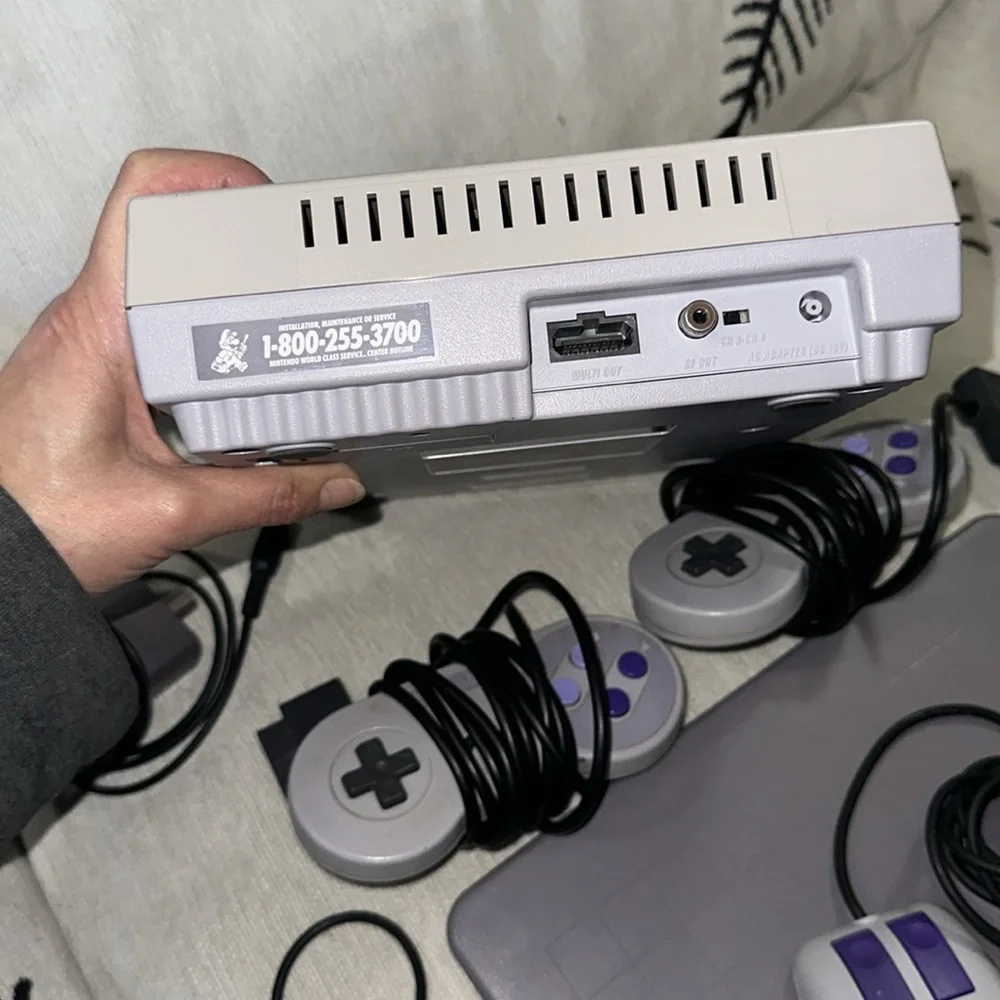 Super Nintendo Entertainment system 1991 with 2 controllers and mouse